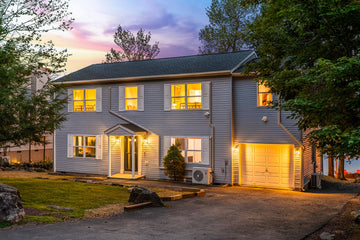 Airbnb Photography: Lakefront Villa in Tobyhanna, PA