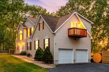 Airbnb Photography: Modern Retreat at Penn Estates, East Stroudsburg