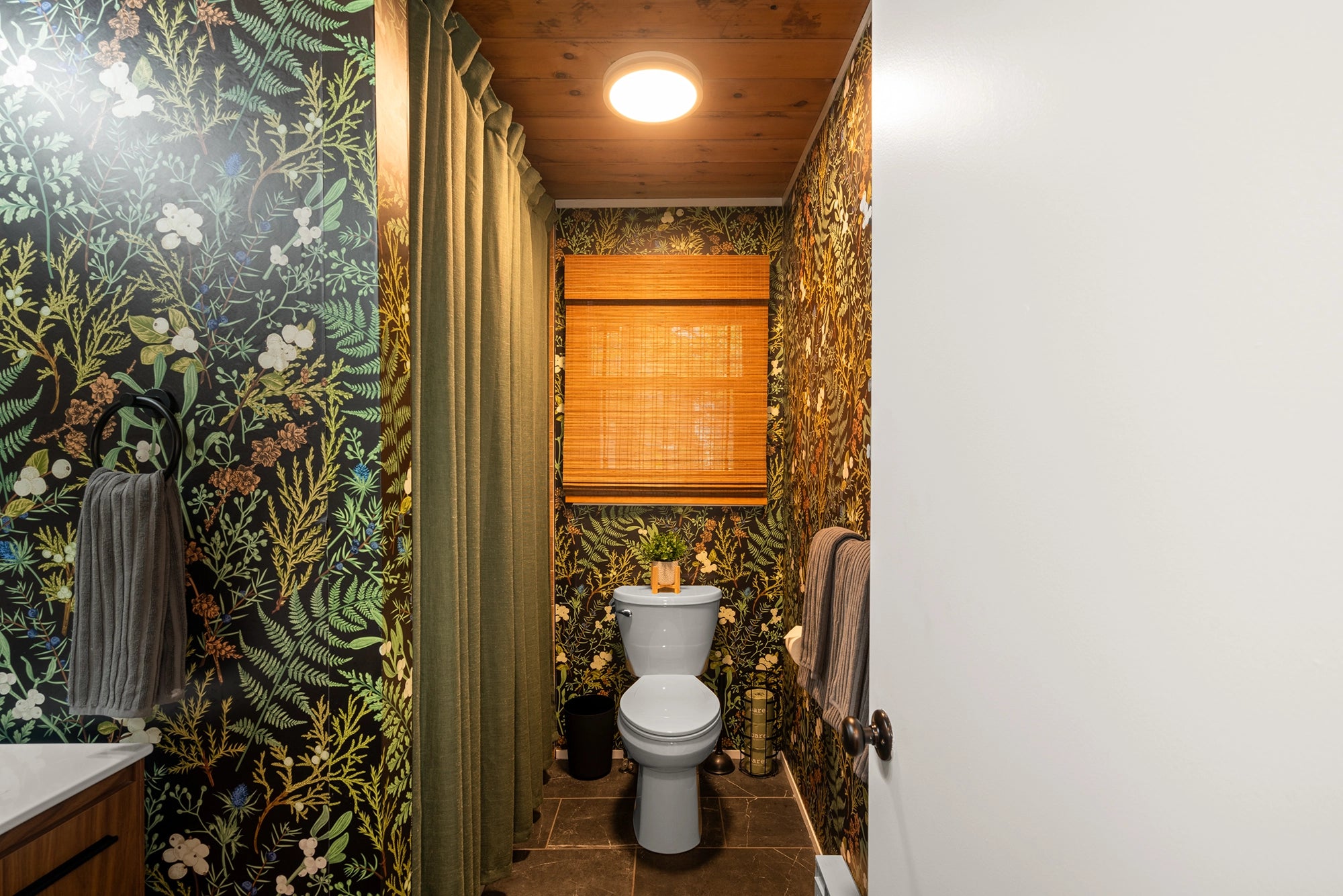 Airbnb Photography: Exclusive Cabin Retreat in Tobyhanna, PA