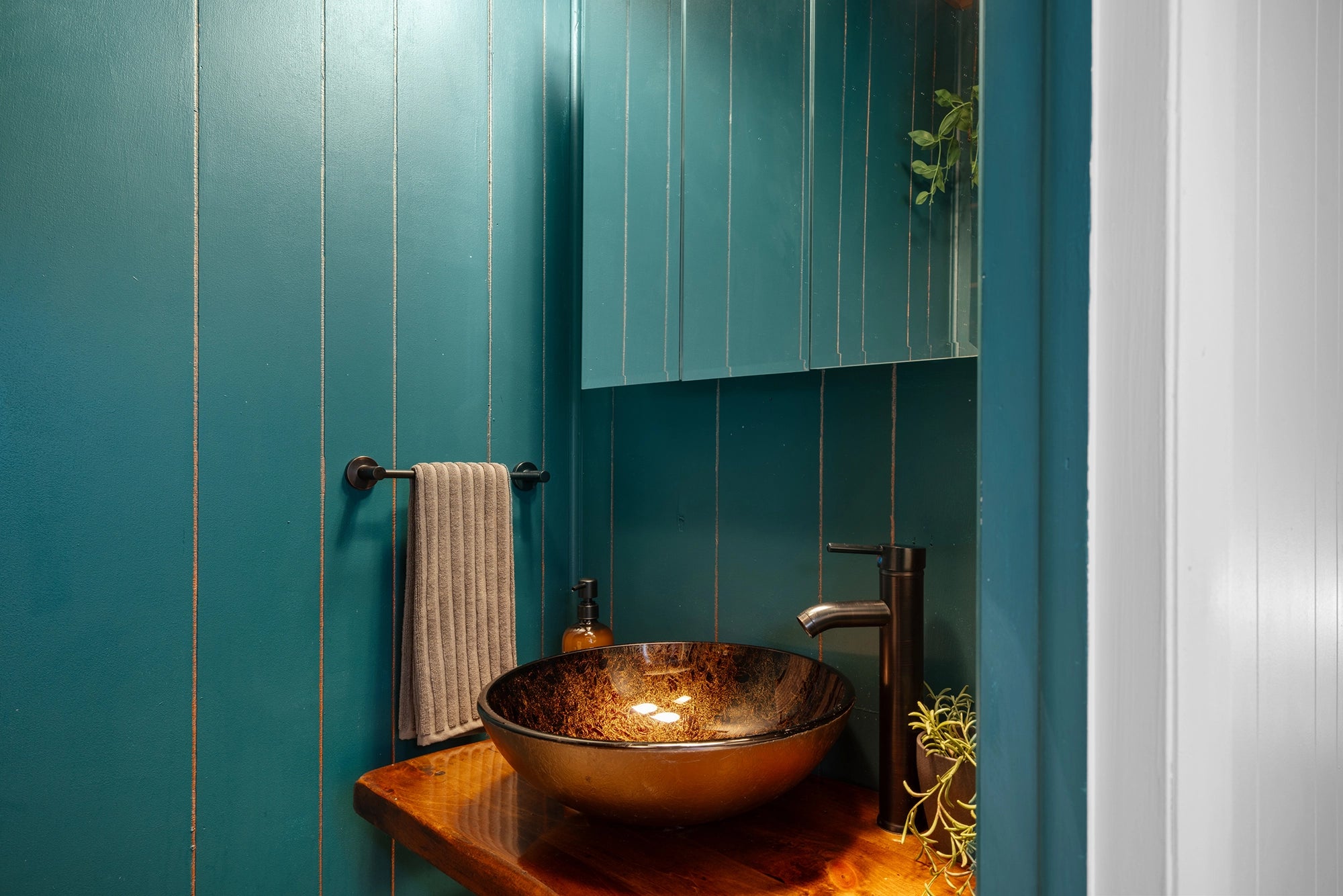 Airbnb Photography: Exclusive Cabin Retreat in Tobyhanna, PA