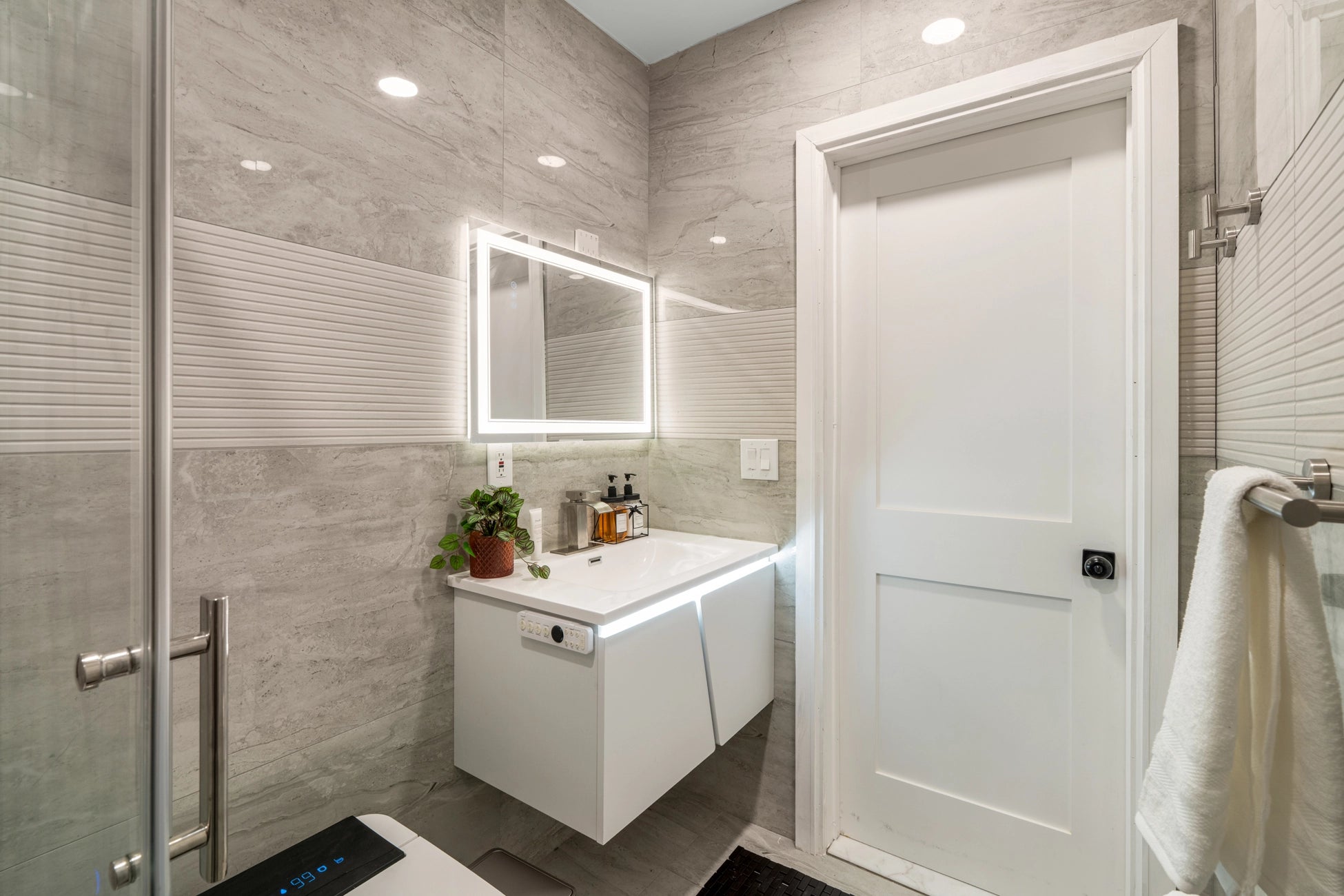 Airbnb Photography: Renovated STR Property in Teaneck, New Jersey