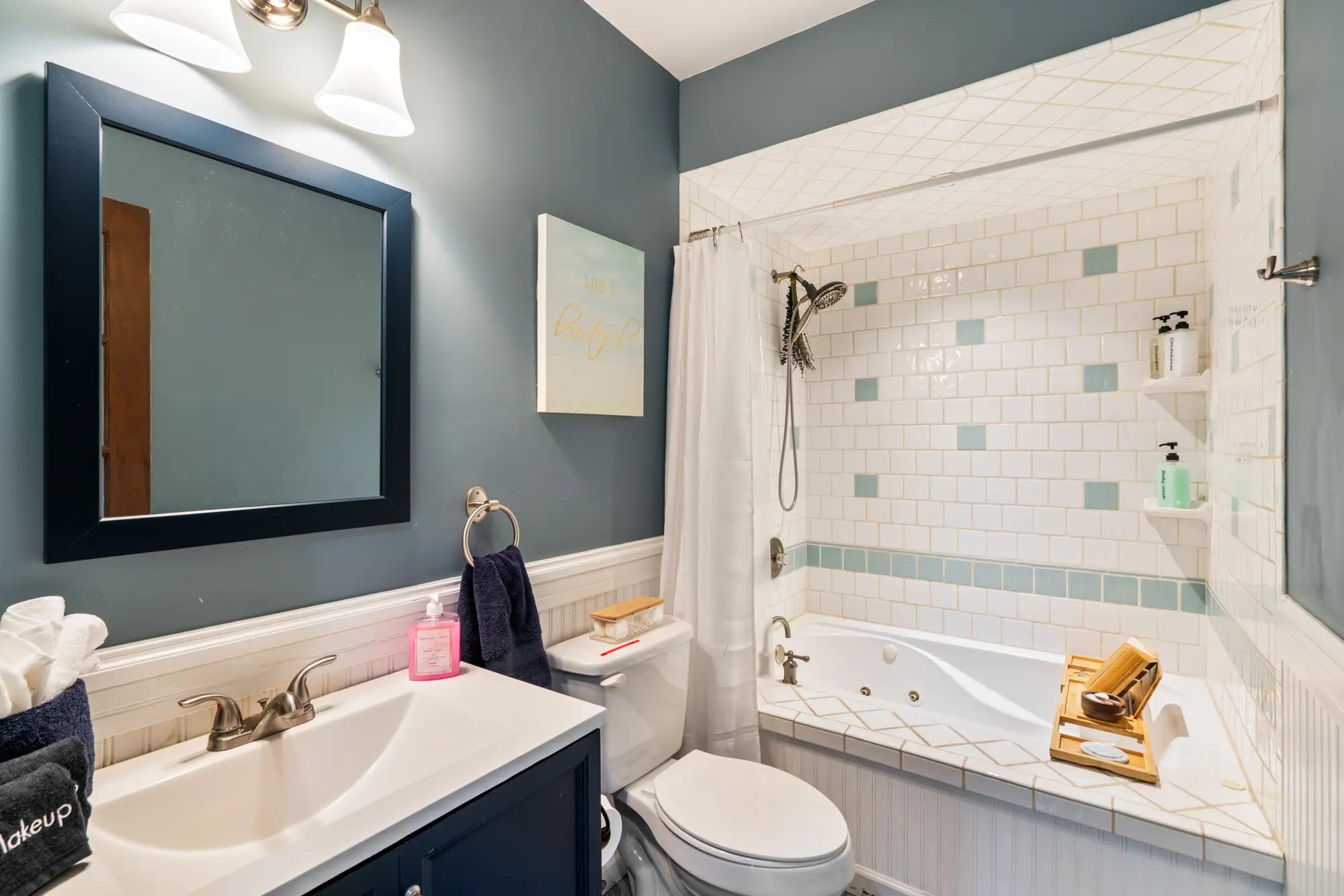 Airbnb Photography: Modern Rustic Retreat in Bushkill, PA