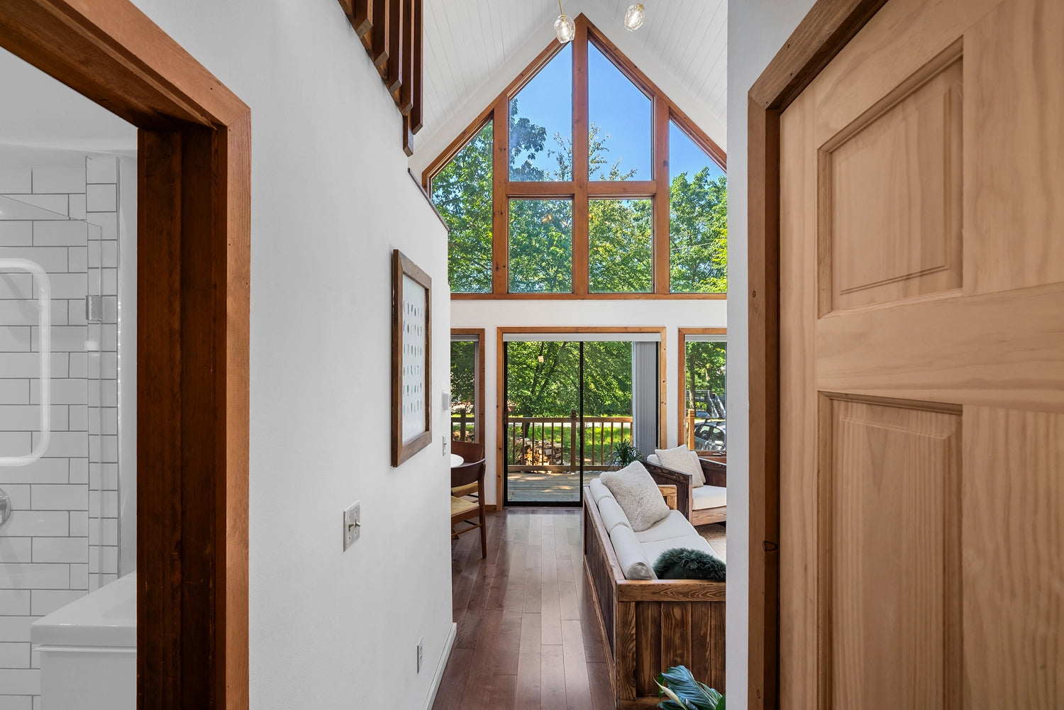 Airbnb Photography: Inviting Poconos Retreat in East Stroudsburg, PA