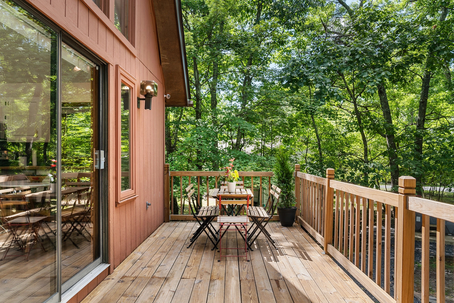 Airbnb Photography: Inviting Poconos Retreat in East Stroudsburg, PA