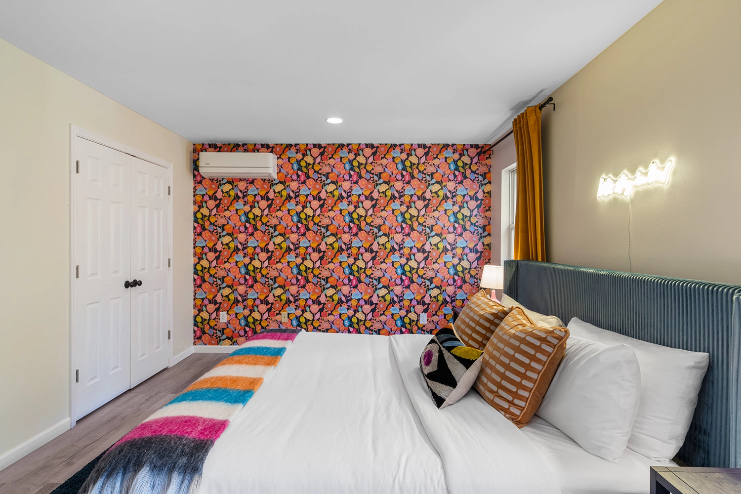 Airbnb Photography: Charming Retreat at Penn Estates, East Stroudsburg