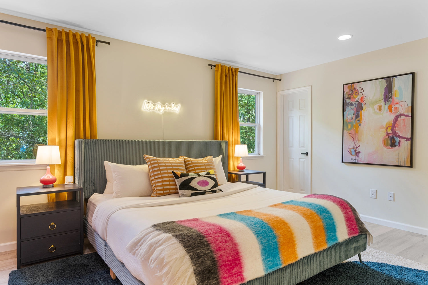 Airbnb Photography: Charming Retreat at Penn Estates, East Stroudsburg