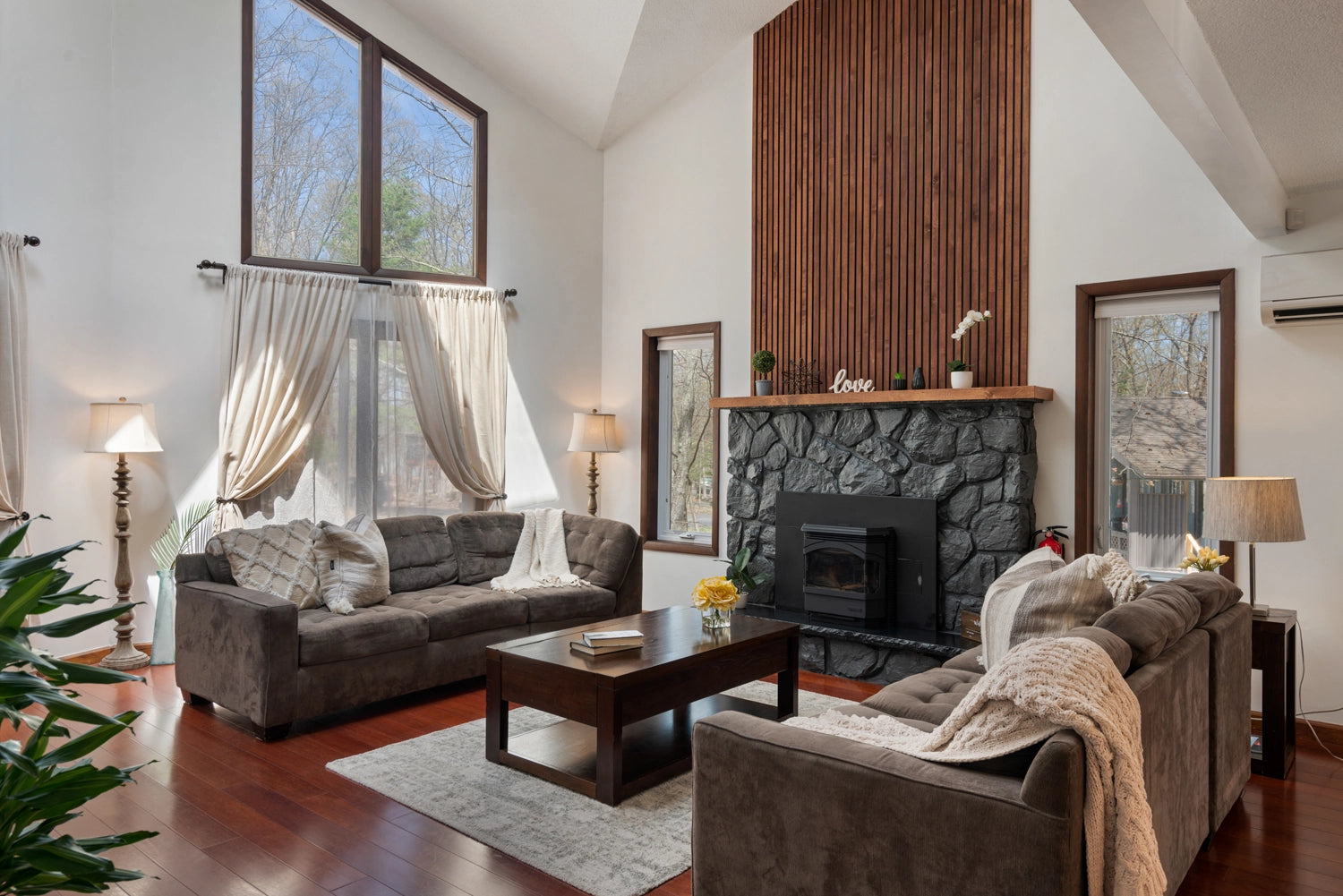 Airbnb Photography: Stylish Poconos Chalet in East Stroudsburg, PA