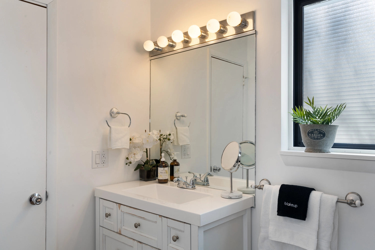 Airbnb Photography: Stylish Poconos Chalet in East Stroudsburg, PA