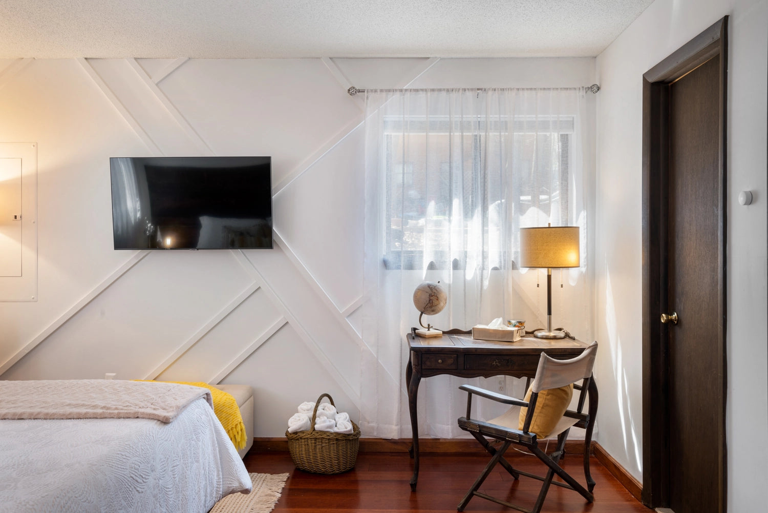 Airbnb Photography: Stylish Poconos Chalet in East Stroudsburg, PA