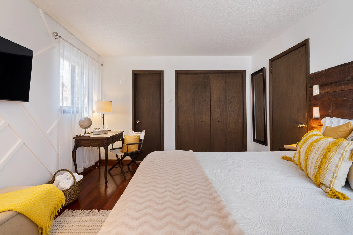 Airbnb Photography: Stylish Poconos Chalet in East Stroudsburg, PA
