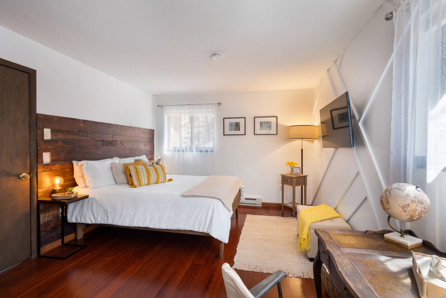 Airbnb Photography: Stylish Poconos Chalet in East Stroudsburg, PA