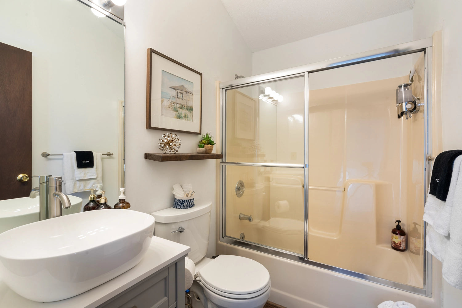 Airbnb Photography: Stylish Poconos Chalet in East Stroudsburg, PA
