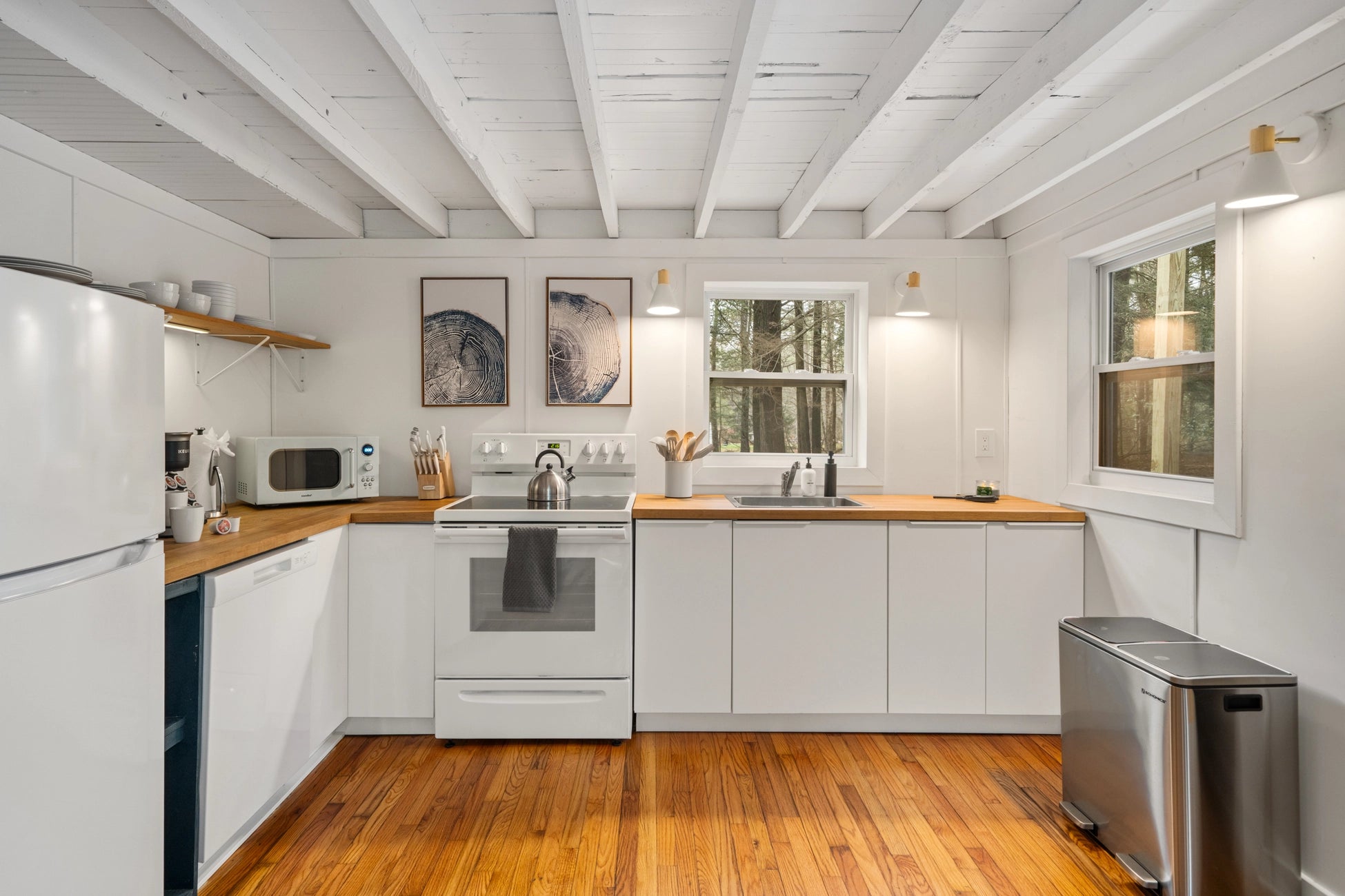 Airbnb Photography: Cozy Cabin Near Lake Naomi Pocono Pines PA