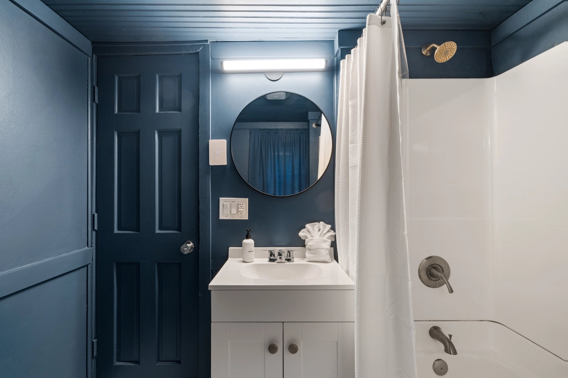 Airbnb Photography: Cozy Cabin Near Lake Naomi Pocono Pines PA