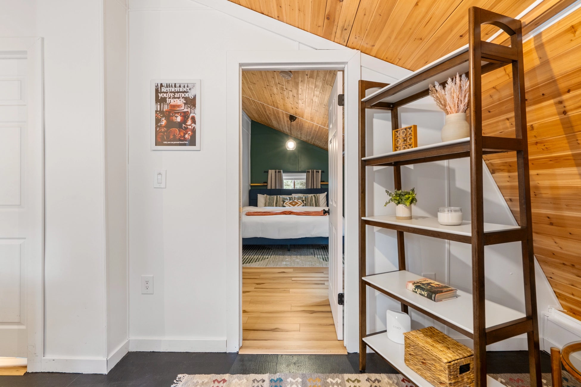 Airbnb Photography: Cozy Cabin Near Lake Naomi Pocono Pines PA