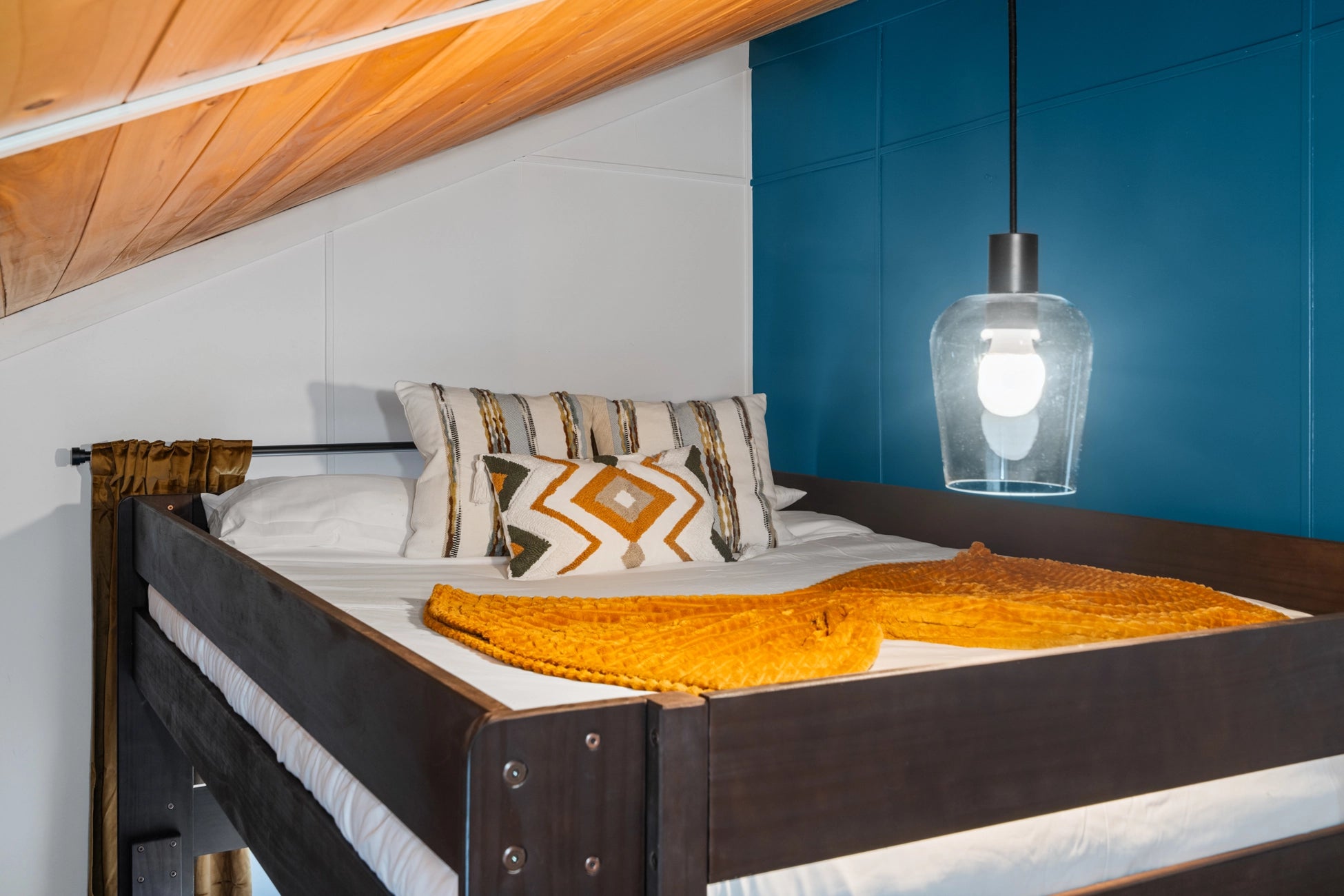 Airbnb Photography: Cozy Cabin Near Lake Naomi Pocono Pines PA