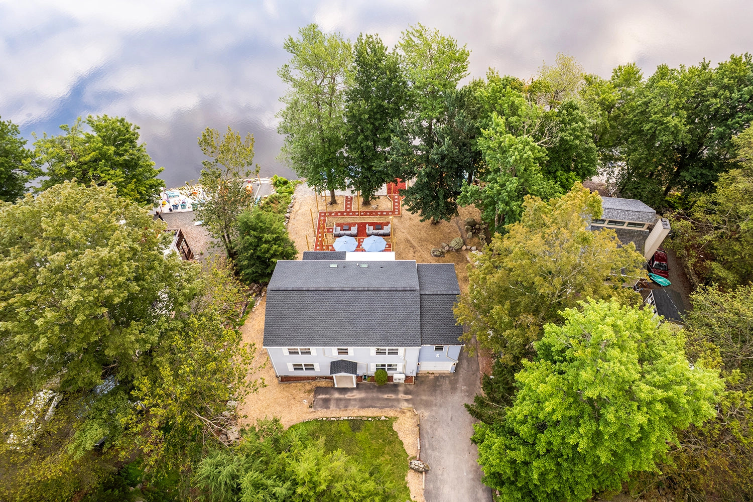 Airbnb Photography: Lakefront Villa in Tobyhanna, PA