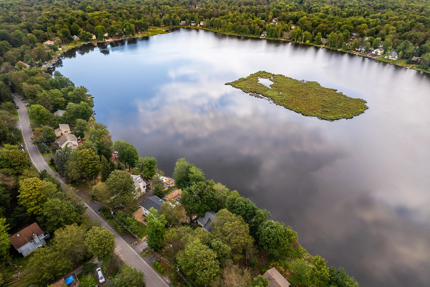 Airbnb Photography: Lakefront Villa in Tobyhanna, PA