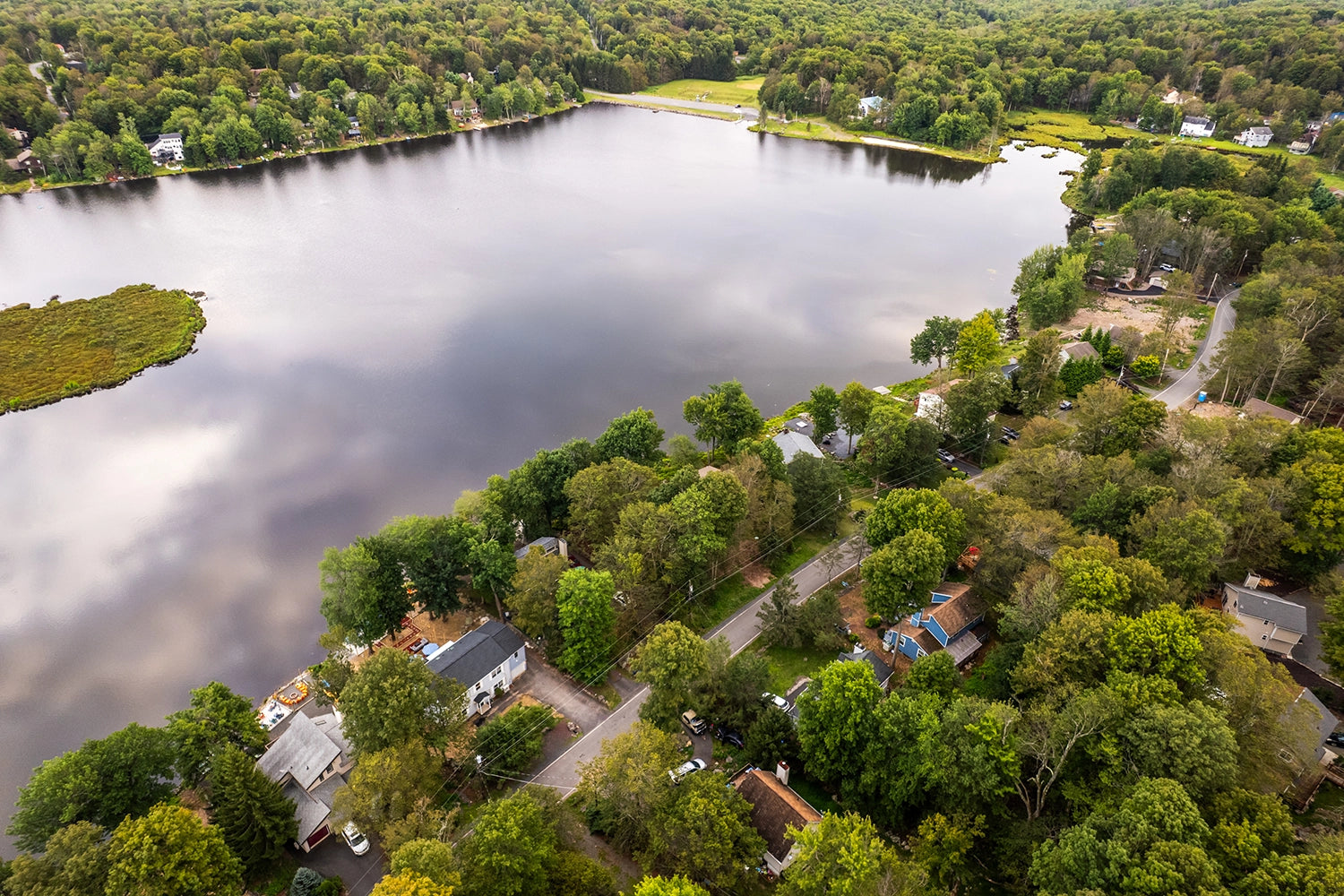Airbnb Photography: Lakefront Villa in Tobyhanna, PA