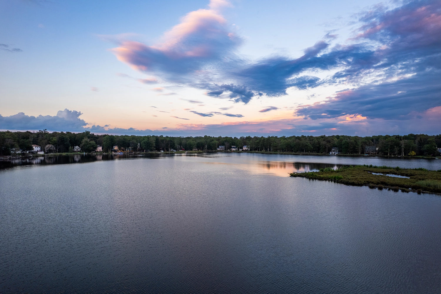 Airbnb Photography: Lakefront Villa in Tobyhanna, PA