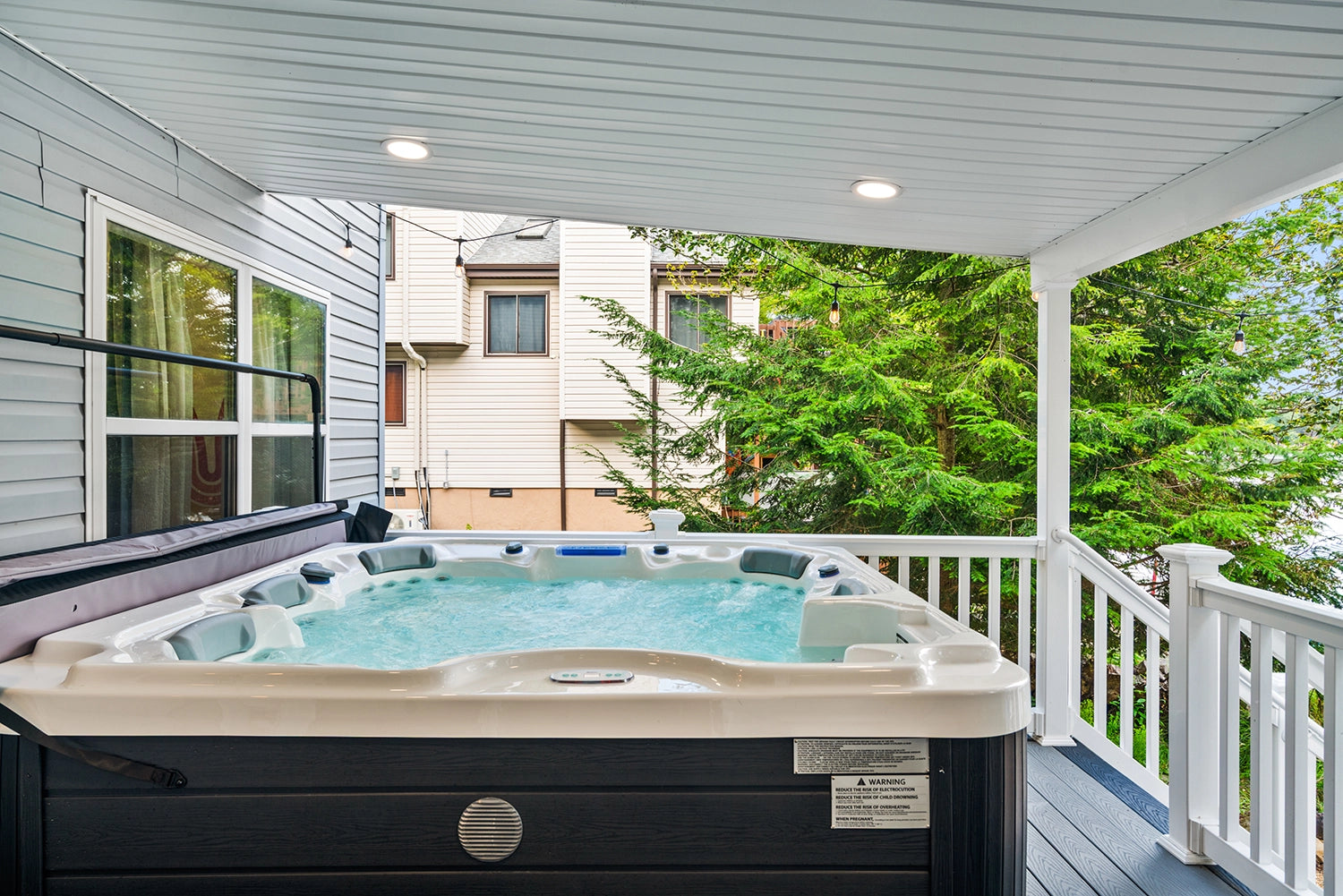 Airbnb Photography: Lakefront Villa in Tobyhanna, PA