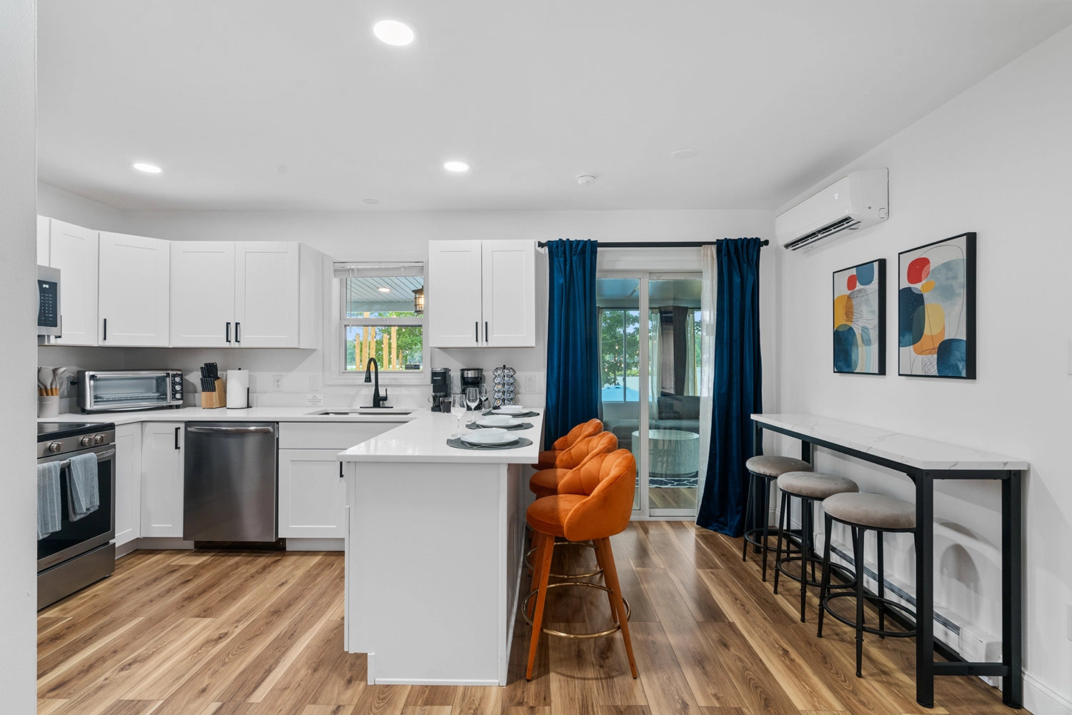 Airbnb Photography: Lakefront Villa in Tobyhanna, PA