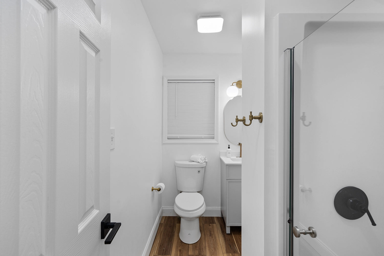 Airbnb Photography: Lakefront Villa in Tobyhanna, PA