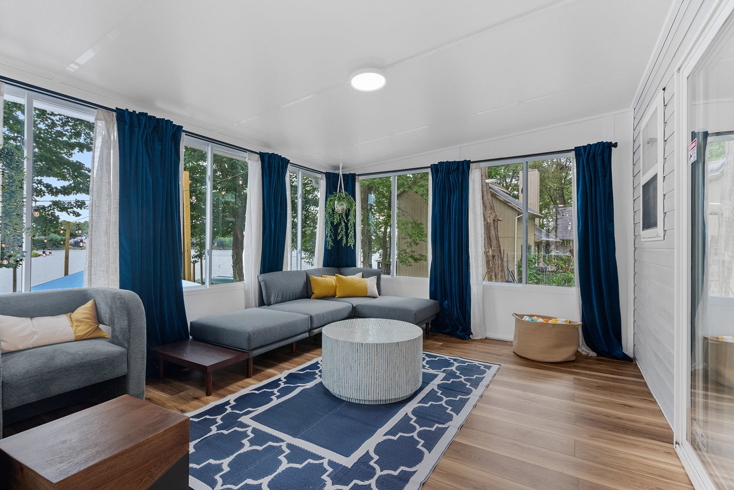 Airbnb Photography: Lakefront Villa in Tobyhanna, PA