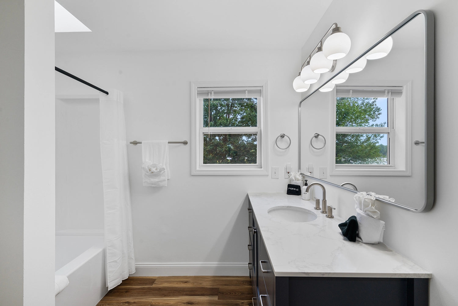 Airbnb Photography: Lakefront Villa in Tobyhanna, PA