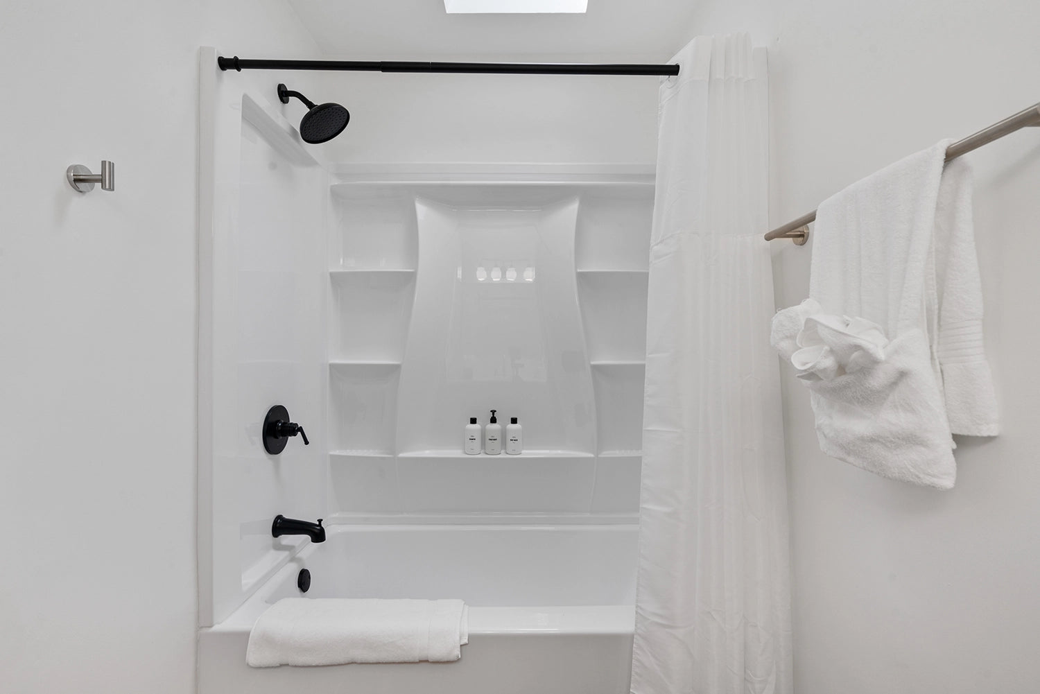 Airbnb Photography: Lakefront Villa in Tobyhanna, PA
