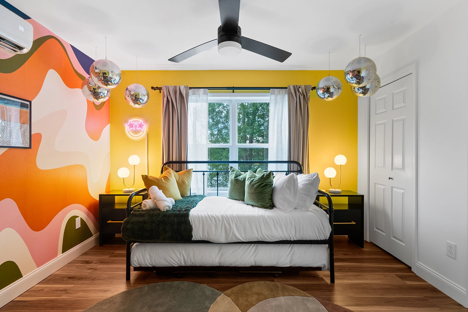 Airbnb Photography: Lakefront Villa in Tobyhanna, PA