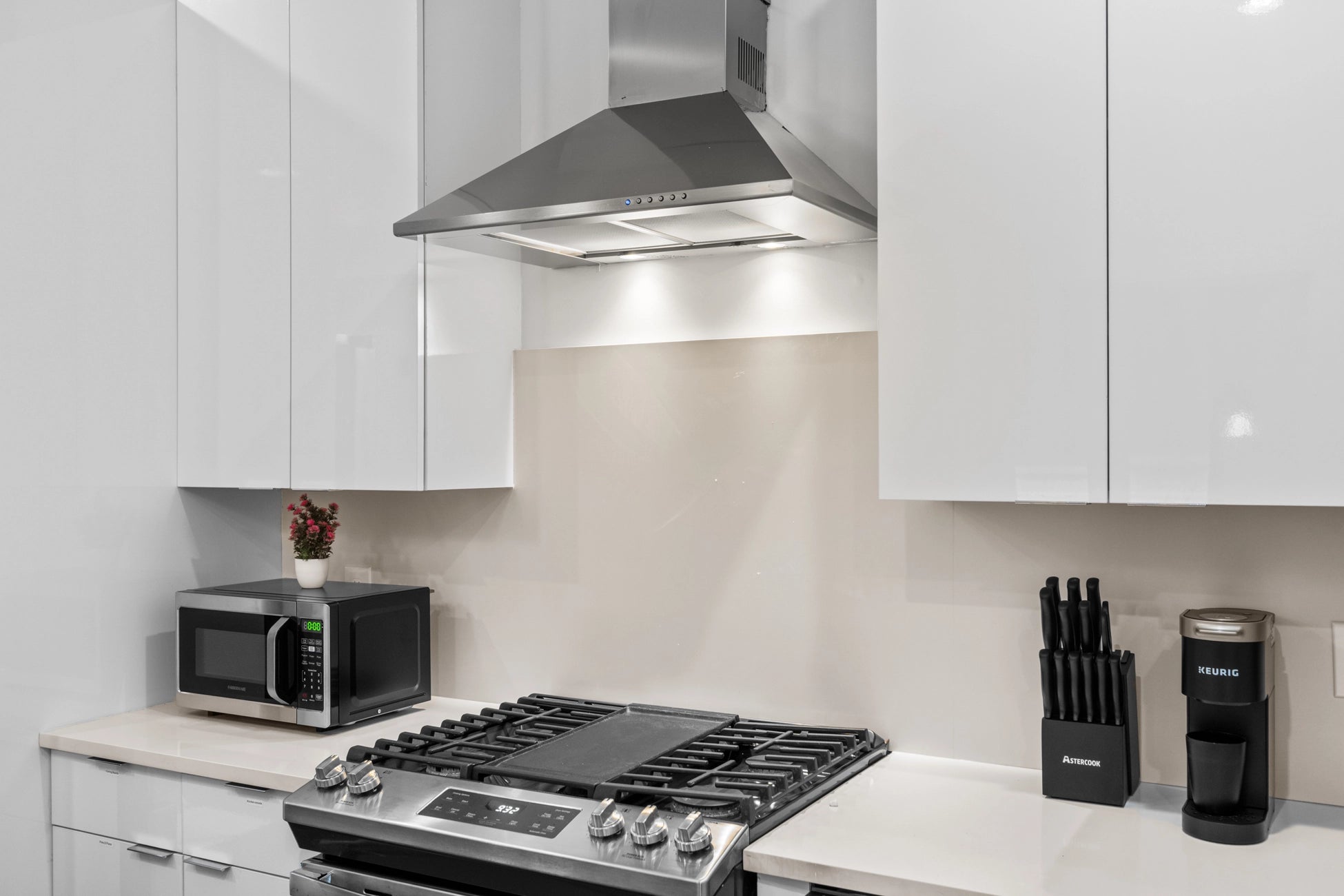 Airbnb Photography: Modern Apartment in Jersey City, NJ