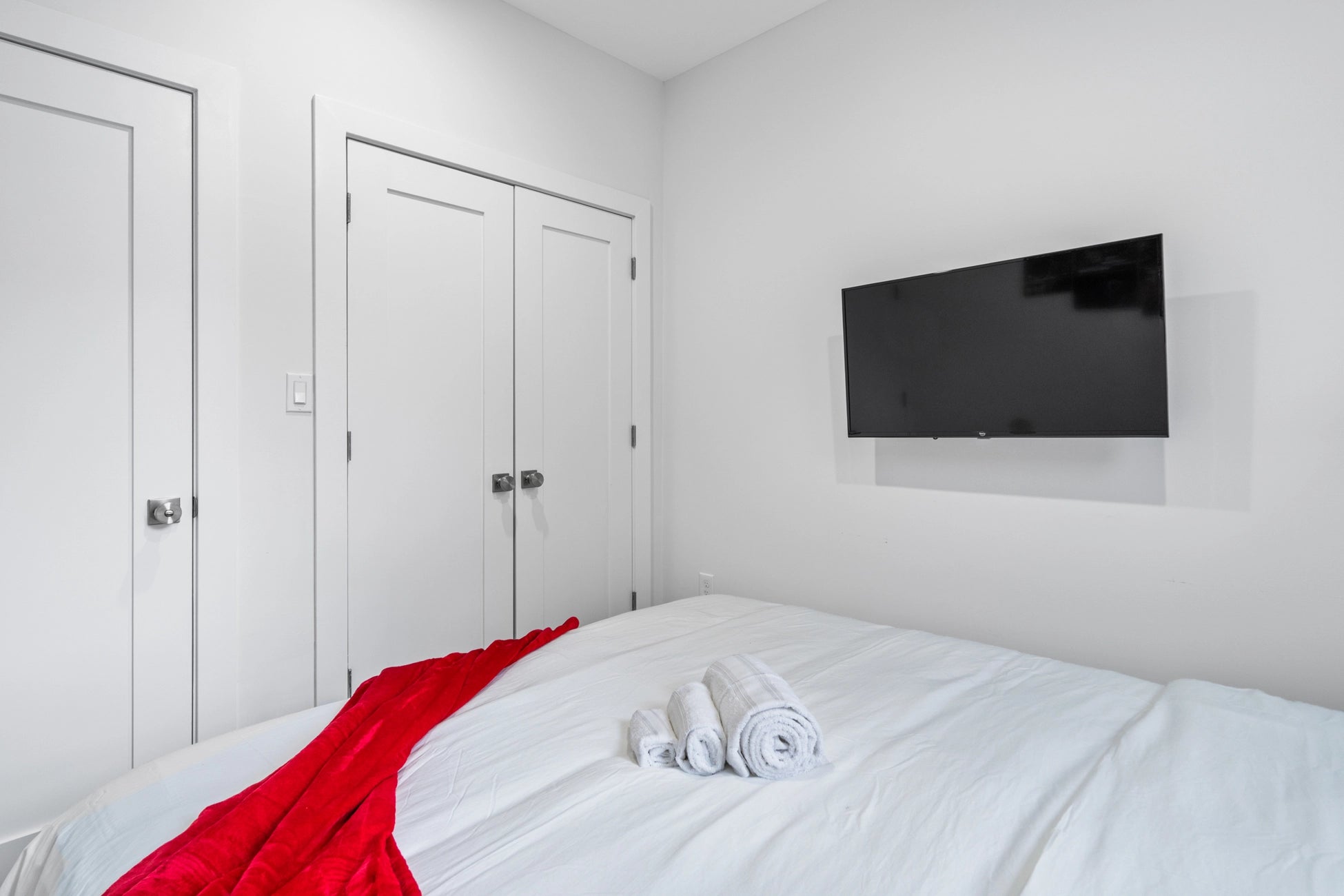 Airbnb Photography: Modern Apartment in Jersey City, NJ