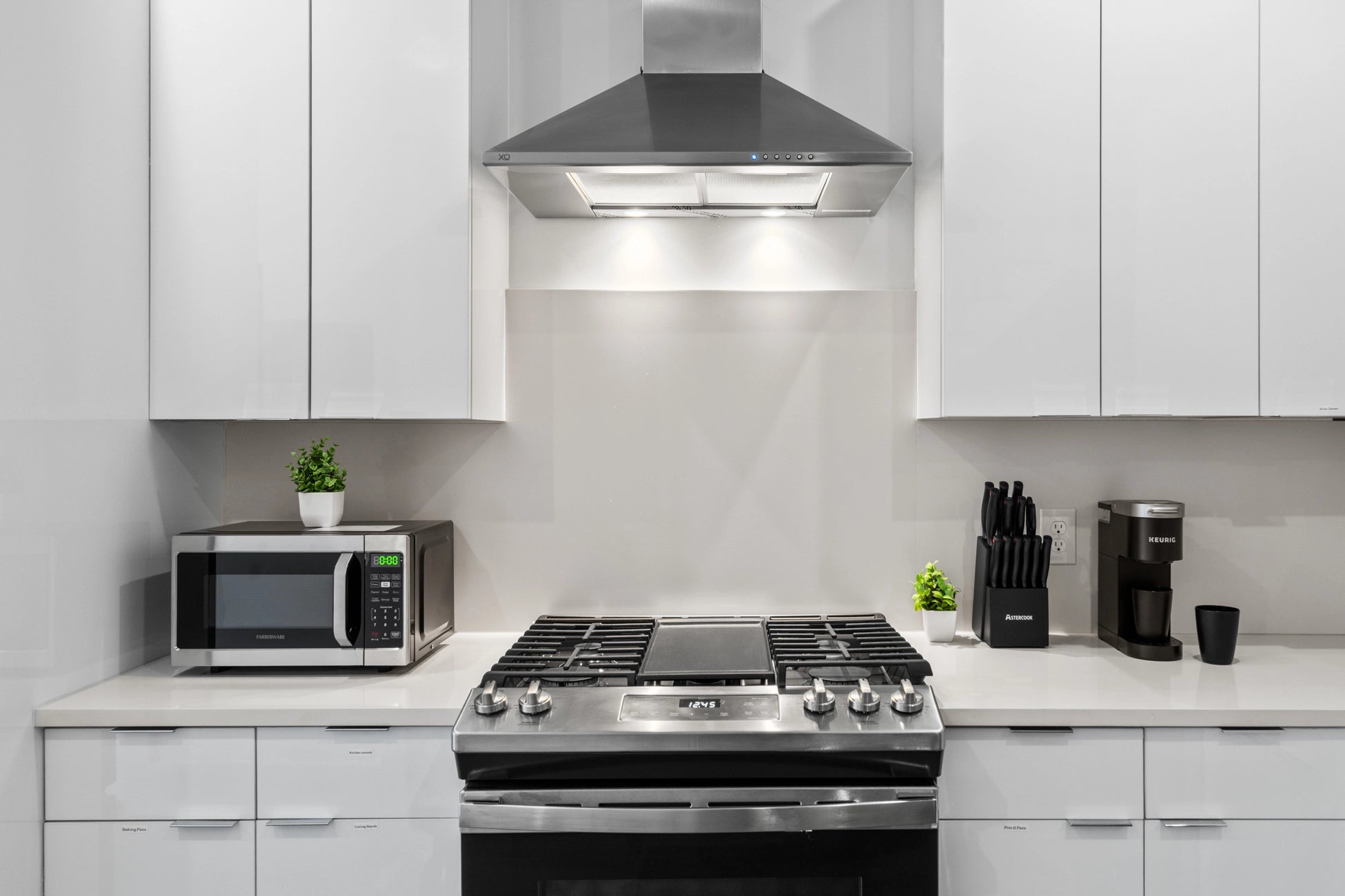 Airbnb Photography: Modern Duplex Apartment in Jersey City, NJ