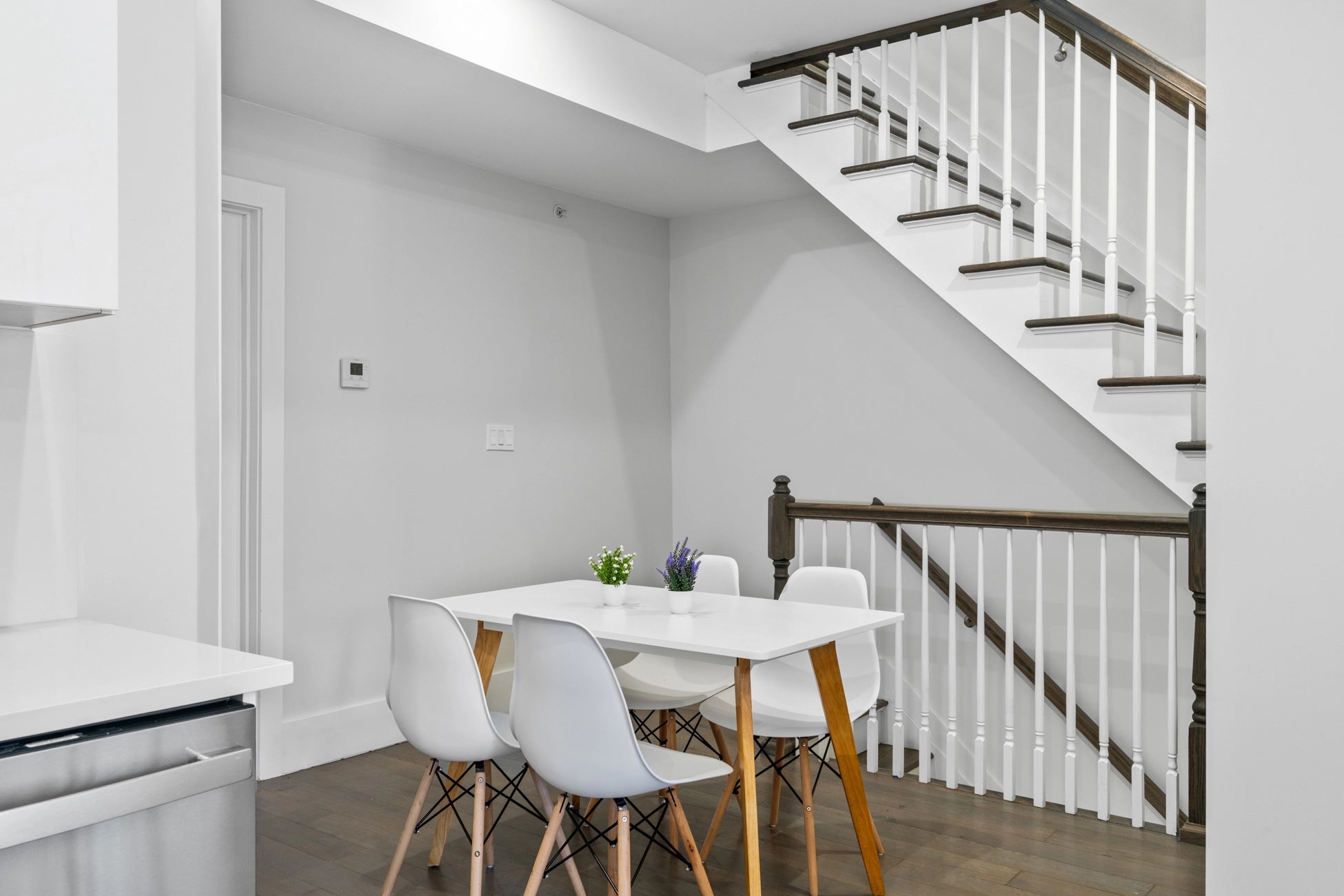 Airbnb Photography: Modern Duplex Apartment in Jersey City, NJ