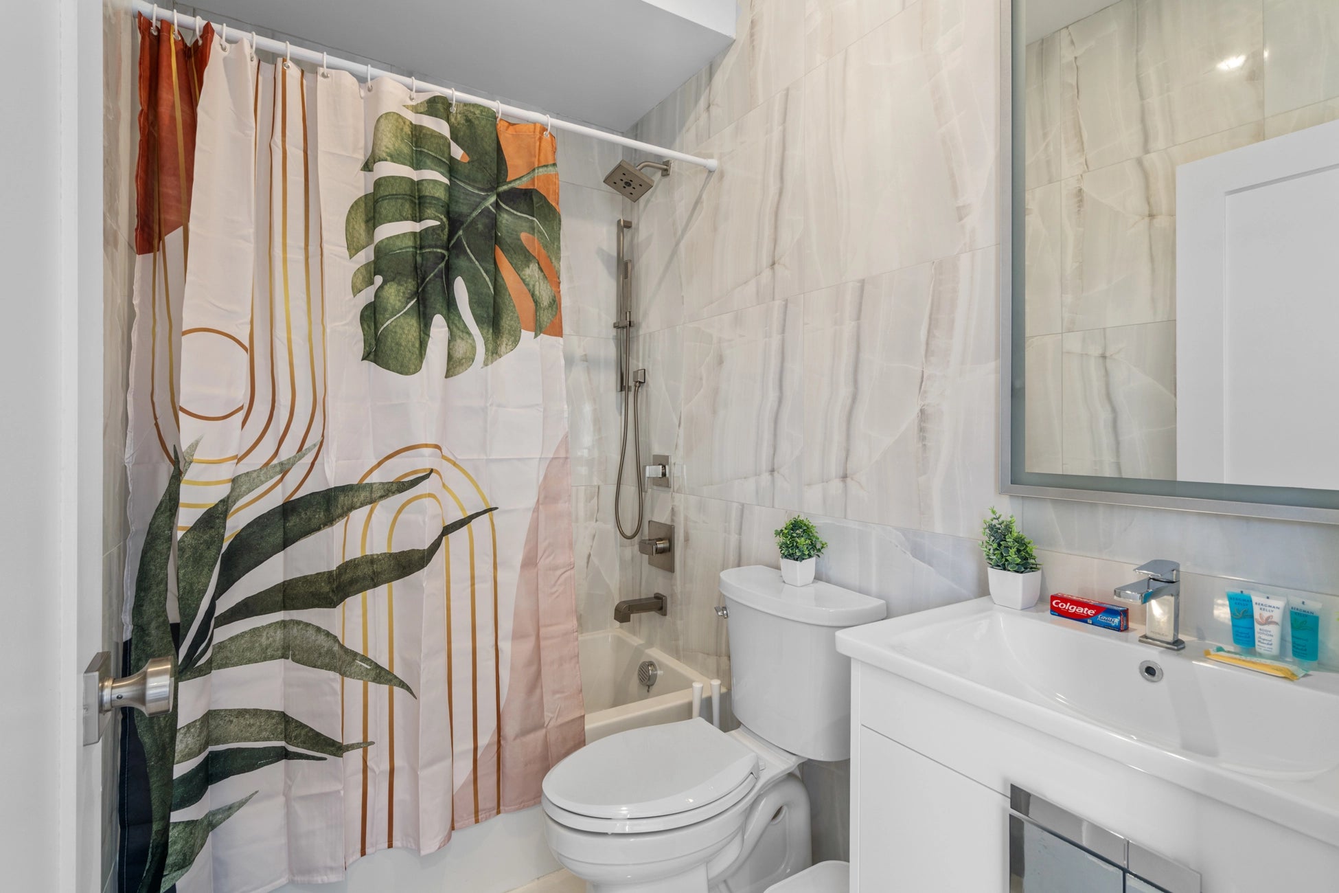 Airbnb Photography: Modern Duplex Apartment in Jersey City, NJ