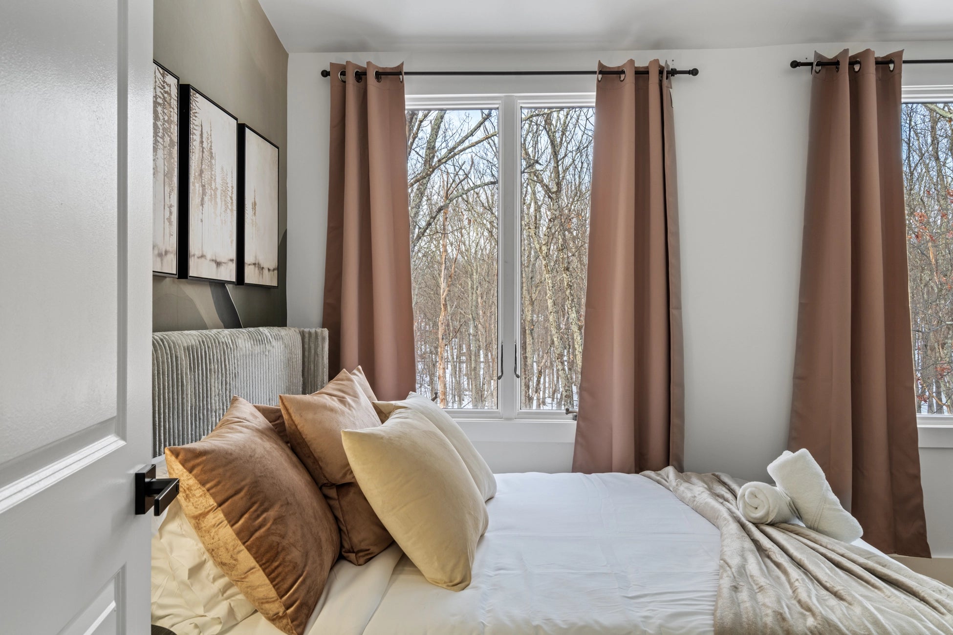 Airbnb Photography: Stunning STR Cabin in East Stroudsburg PA