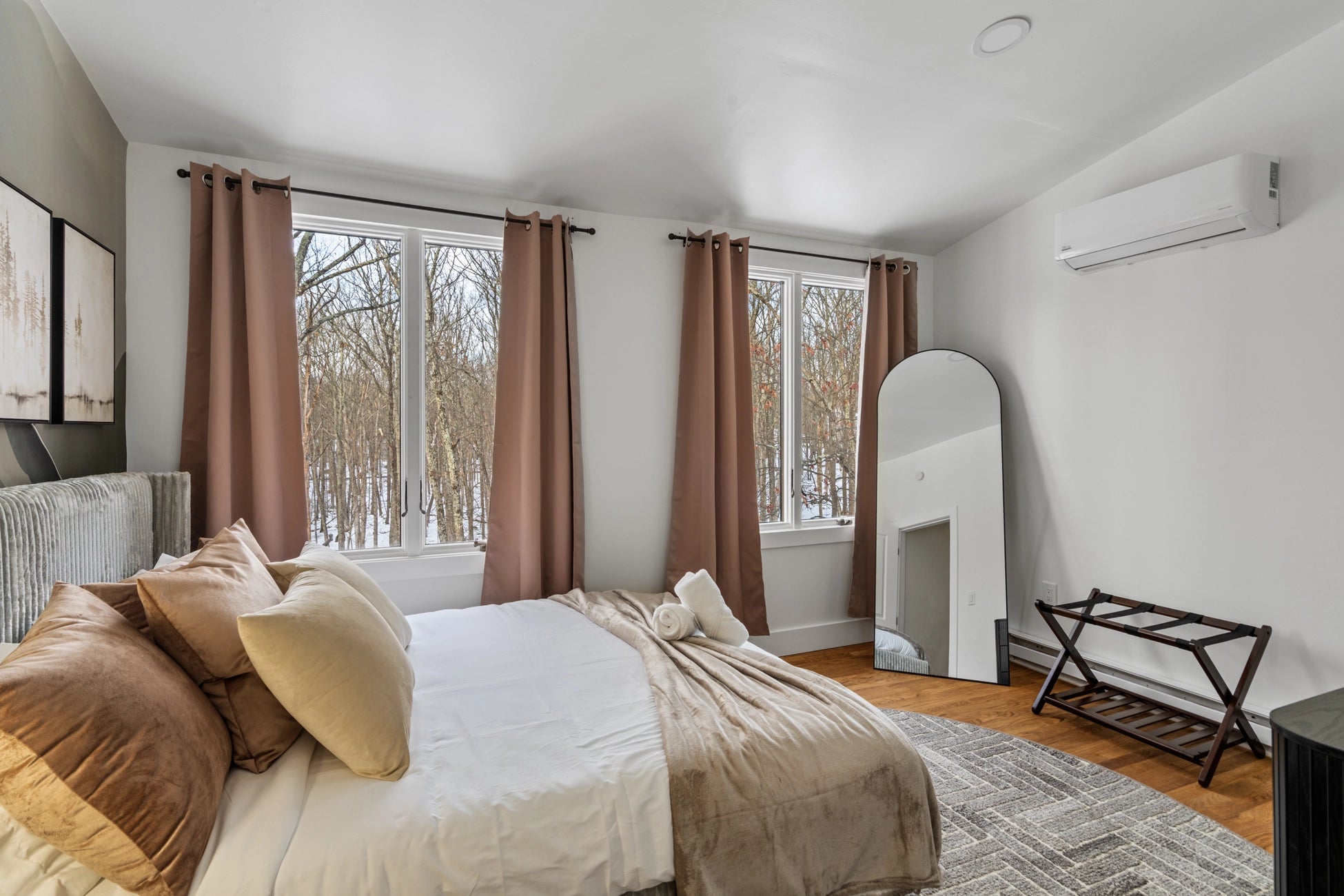 Airbnb Photography: Stunning STR Cabin in East Stroudsburg PA