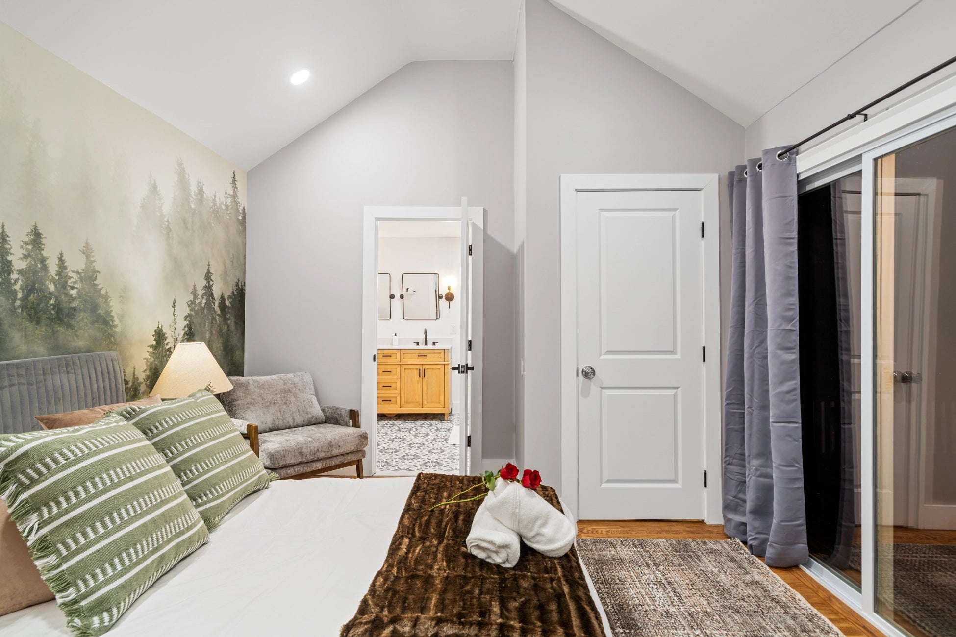 Airbnb Photography: Stunning STR Cabin in East Stroudsburg PA