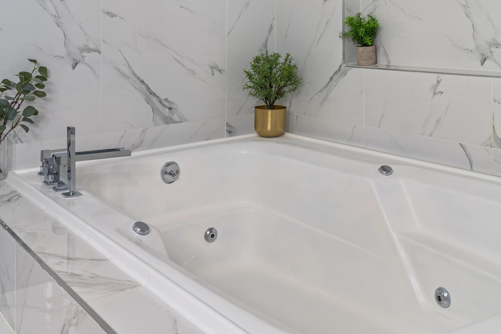 Airbnb Photography: Upscale Poconos Retreat with Twilight and Drone Photography in East Stroudsburg, PA