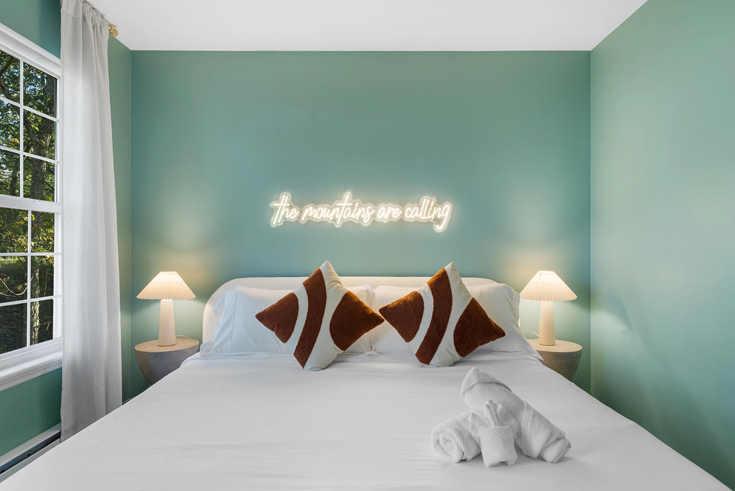 Airbnb Photography: Modern Retreat at Penn Estates, East Stroudsburg