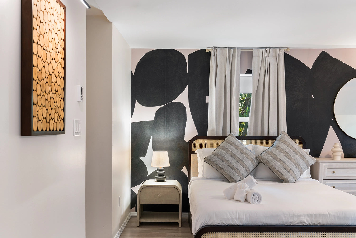 Airbnb Photography: Modern Retreat at Penn Estates, East Stroudsburg