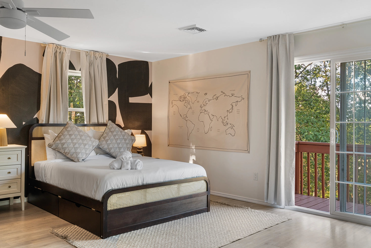 Airbnb Photography: Modern Retreat at Penn Estates, East Stroudsburg