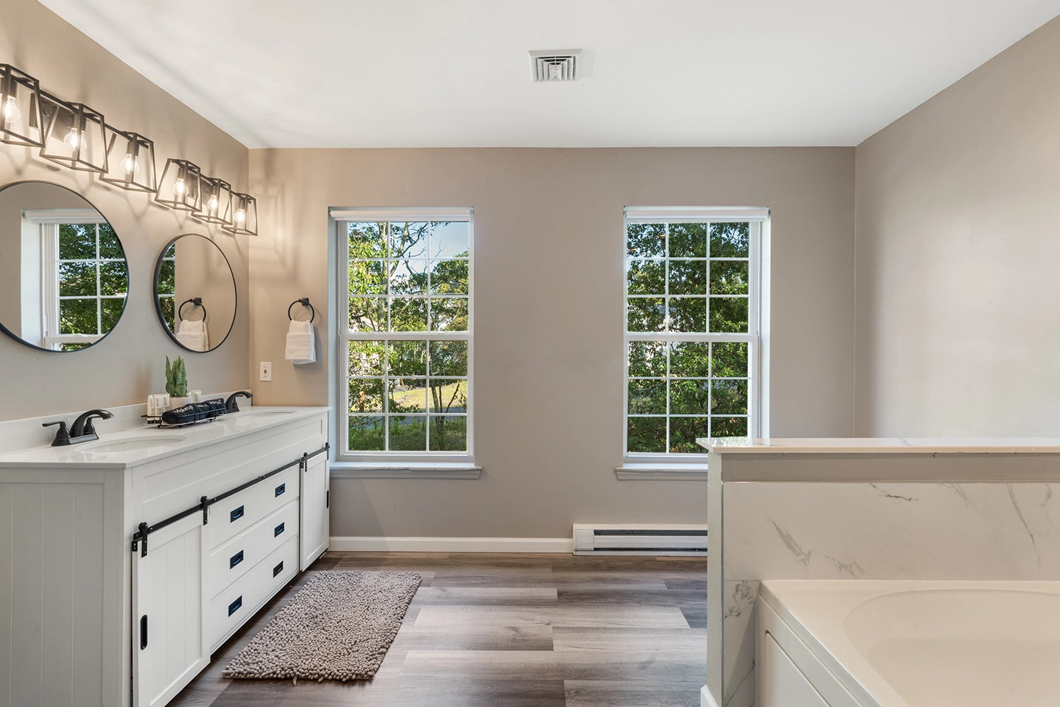 Airbnb Photography: Modern Retreat at Penn Estates, East Stroudsburg