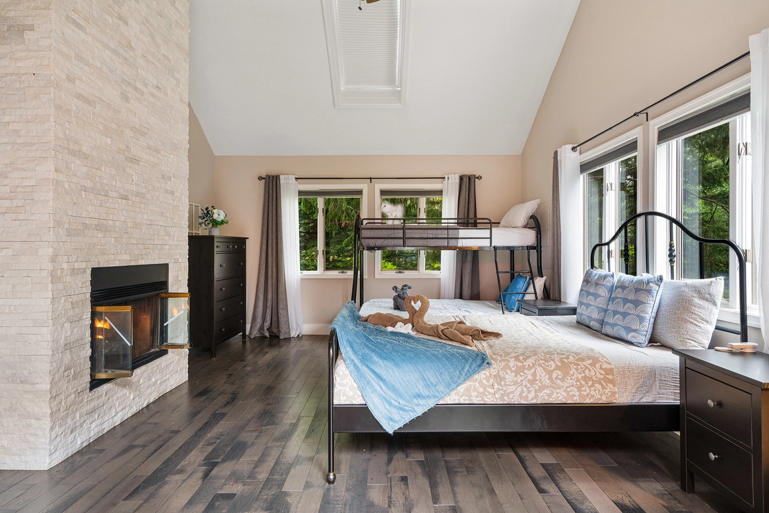 Airbnb Photography: Modern Retreat in Long Pond, PA
