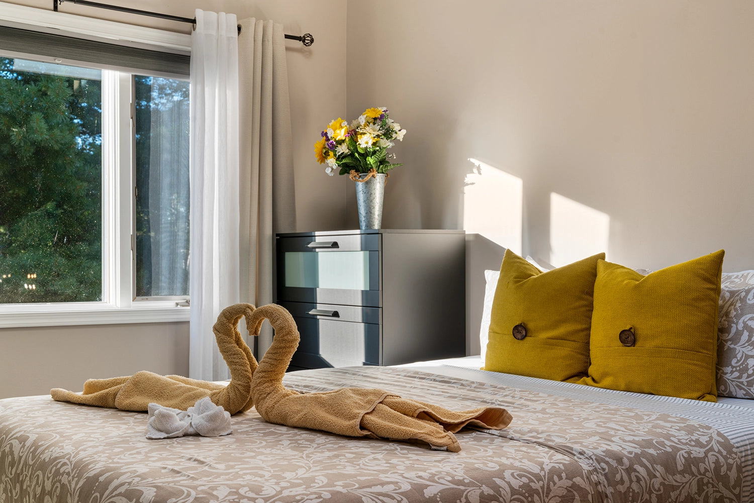 Airbnb Photography: Modern Retreat in Long Pond, PA