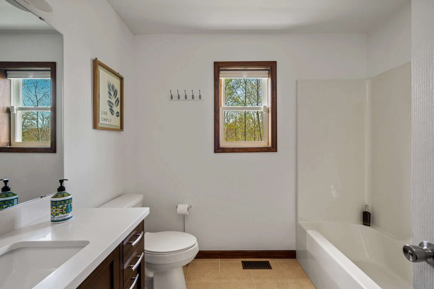 Airbnb Photography: Serene Poconos Escape in Tobyhanna, PA
