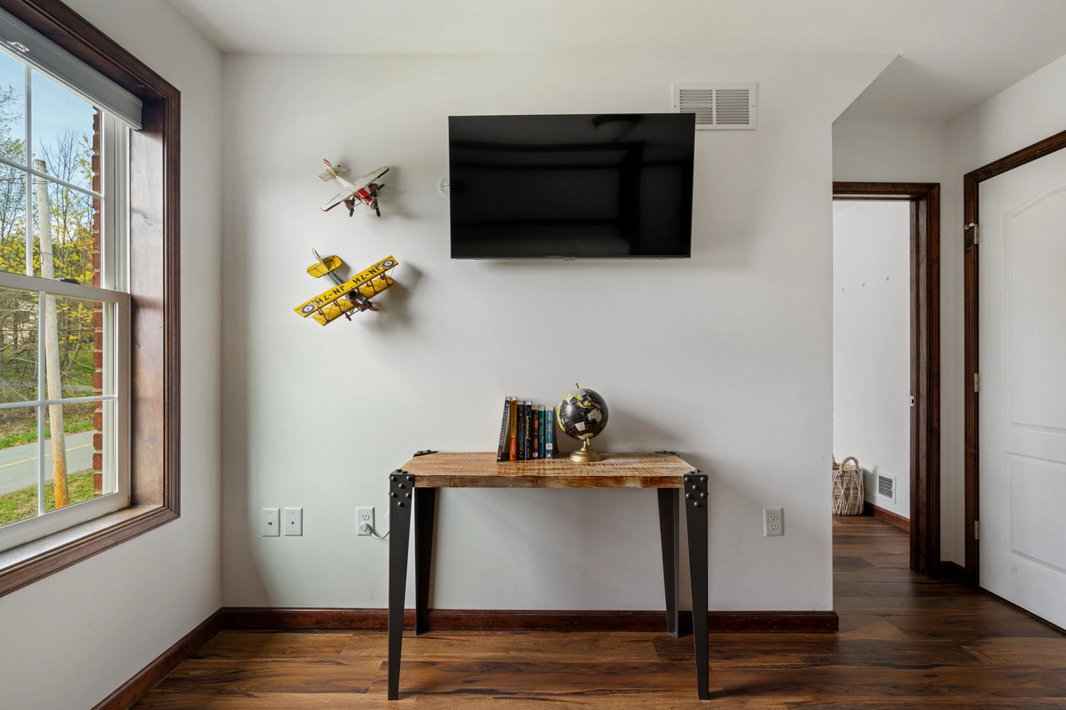 Airbnb Photography: Serene Poconos Escape in Tobyhanna, PA
