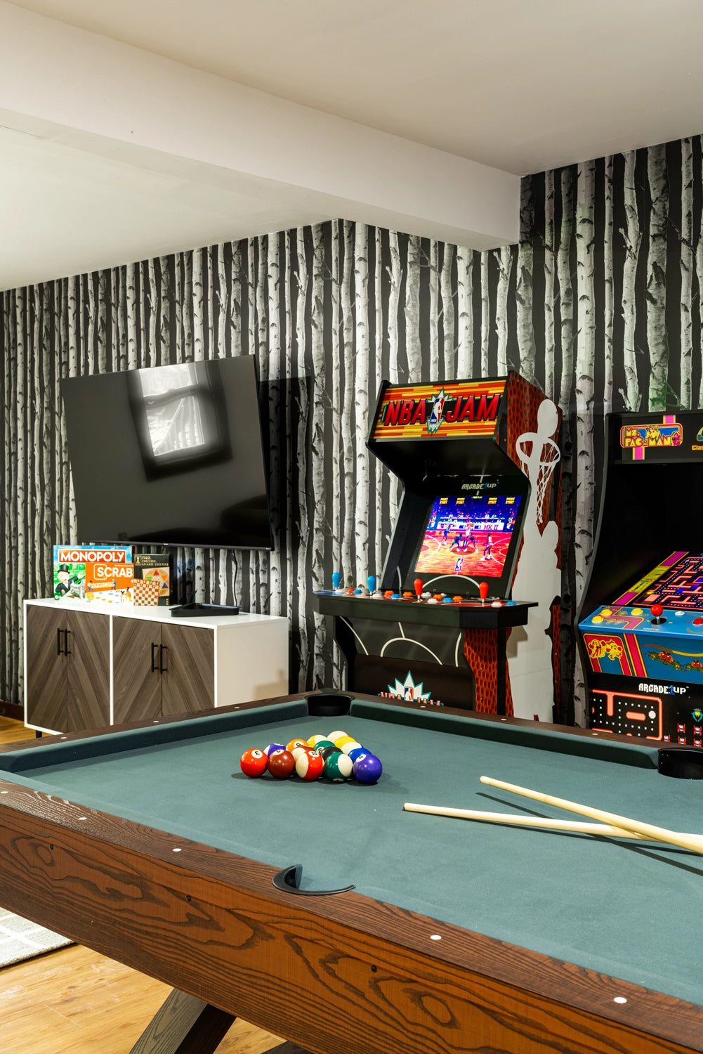 Airbnb Photography: Modern Chalet with Game Room in Tobyhanna, PA