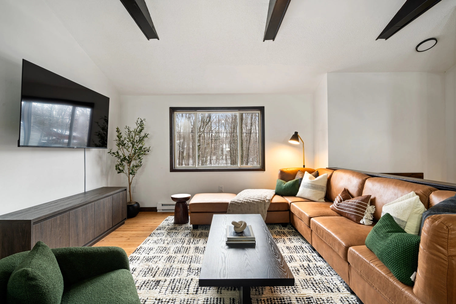 Airbnb Photography: Modern Chalet with Game Room in Tobyhanna, PA